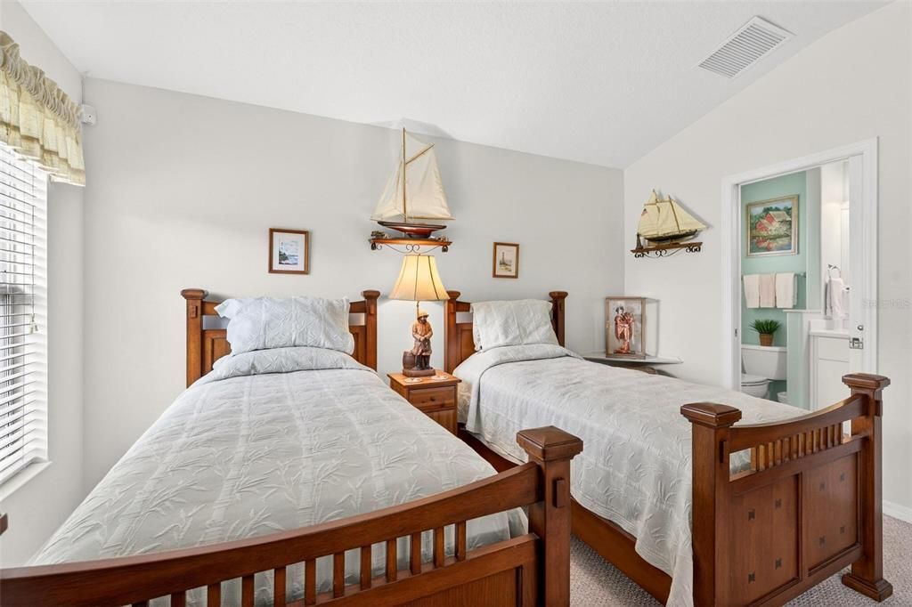 For Sale: $279,000 (3 beds, 2 baths, 1601 Square Feet)