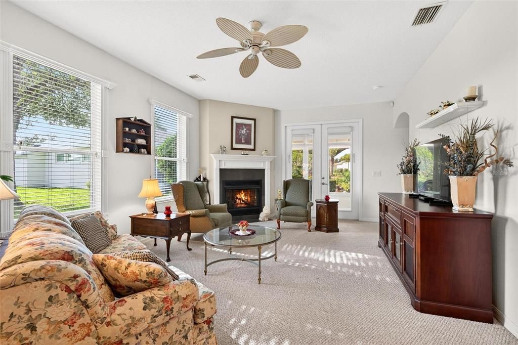 For Sale: $279,000 (3 beds, 2 baths, 1601 Square Feet)