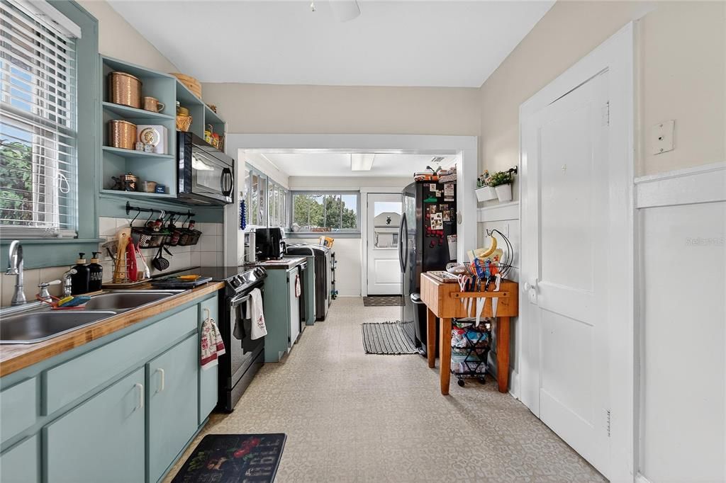 For Sale: $275,000 (3 beds, 1 baths, 1251 Square Feet)