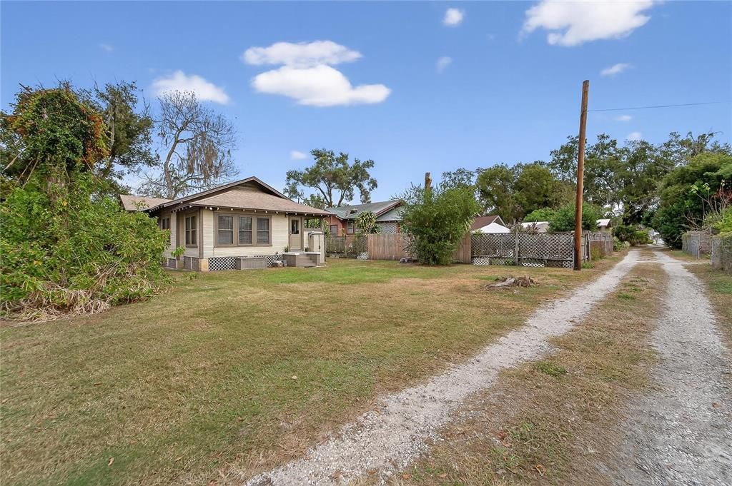 For Sale: $275,000 (3 beds, 1 baths, 1251 Square Feet)