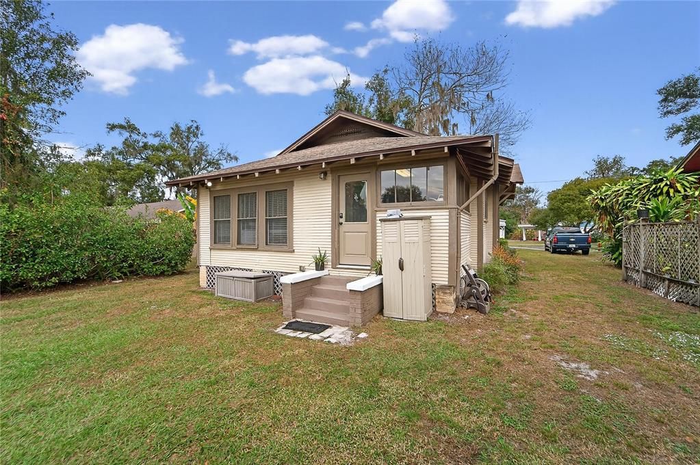 For Sale: $275,000 (3 beds, 1 baths, 1251 Square Feet)