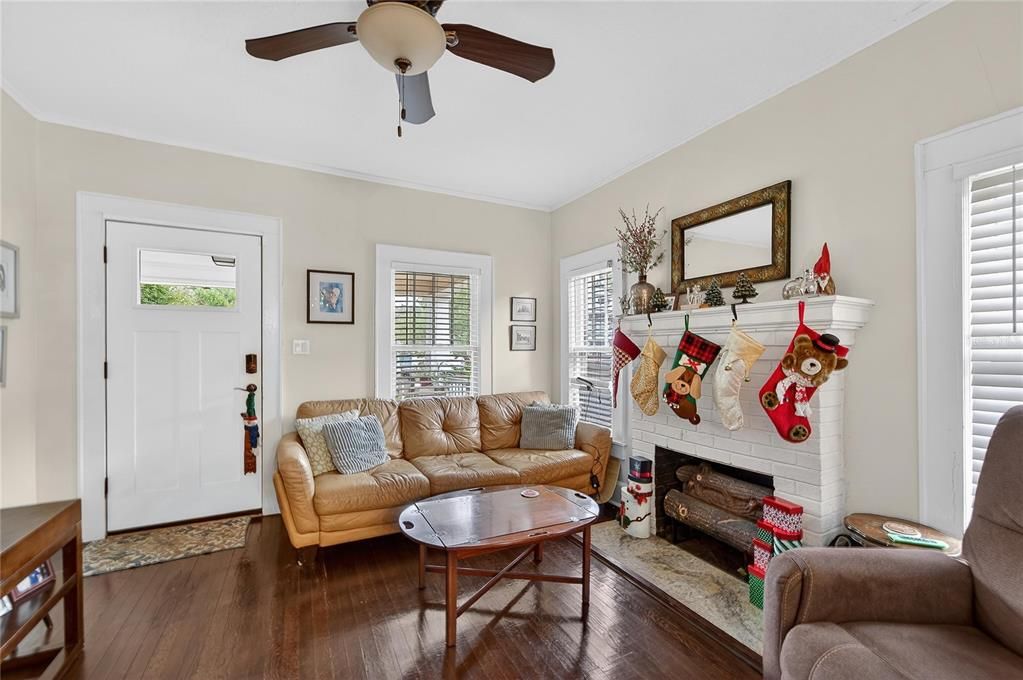 For Sale: $275,000 (3 beds, 1 baths, 1251 Square Feet)