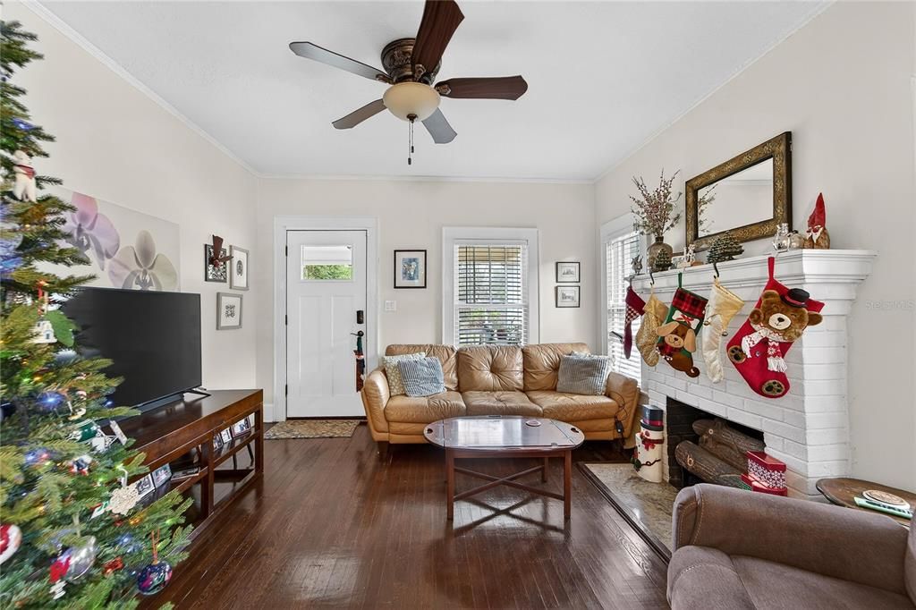 For Sale: $275,000 (3 beds, 1 baths, 1251 Square Feet)