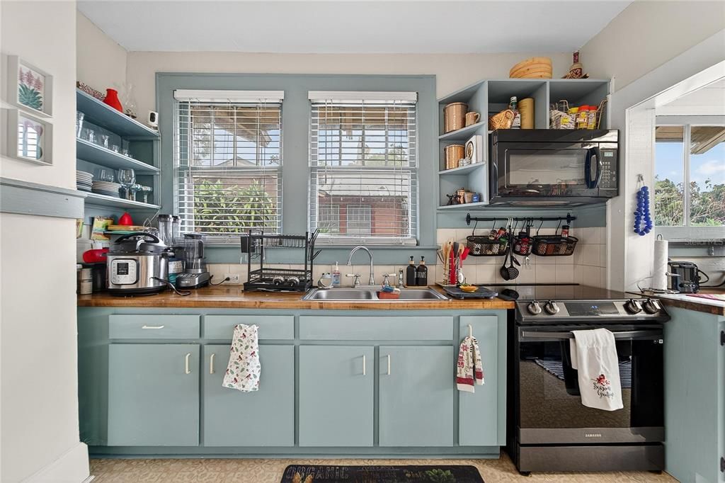 For Sale: $275,000 (3 beds, 1 baths, 1251 Square Feet)