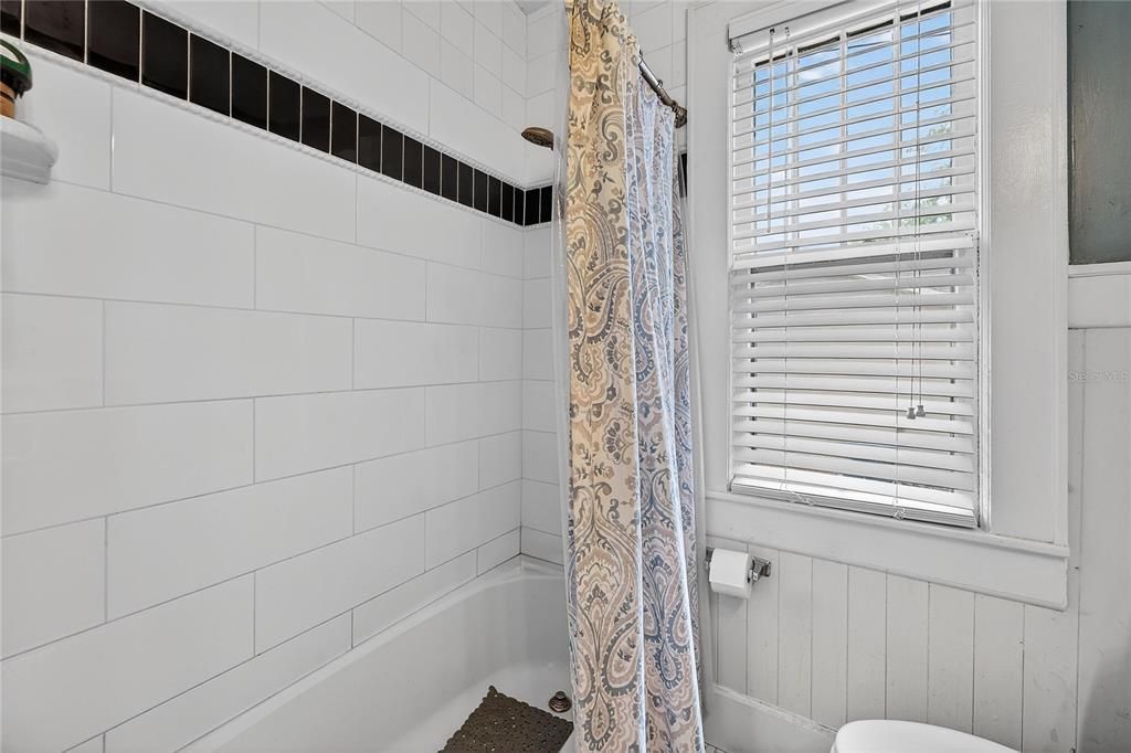 For Sale: $275,000 (3 beds, 1 baths, 1251 Square Feet)