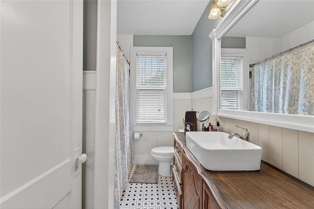 For Sale: $275,000 (3 beds, 1 baths, 1251 Square Feet)