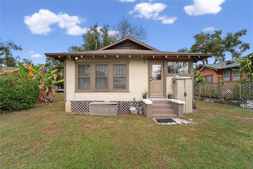 For Sale: $275,000 (3 beds, 1 baths, 1251 Square Feet)