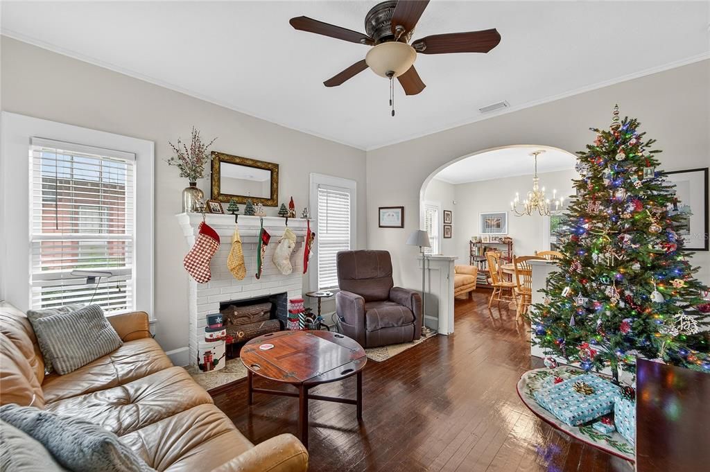 For Sale: $275,000 (3 beds, 1 baths, 1251 Square Feet)