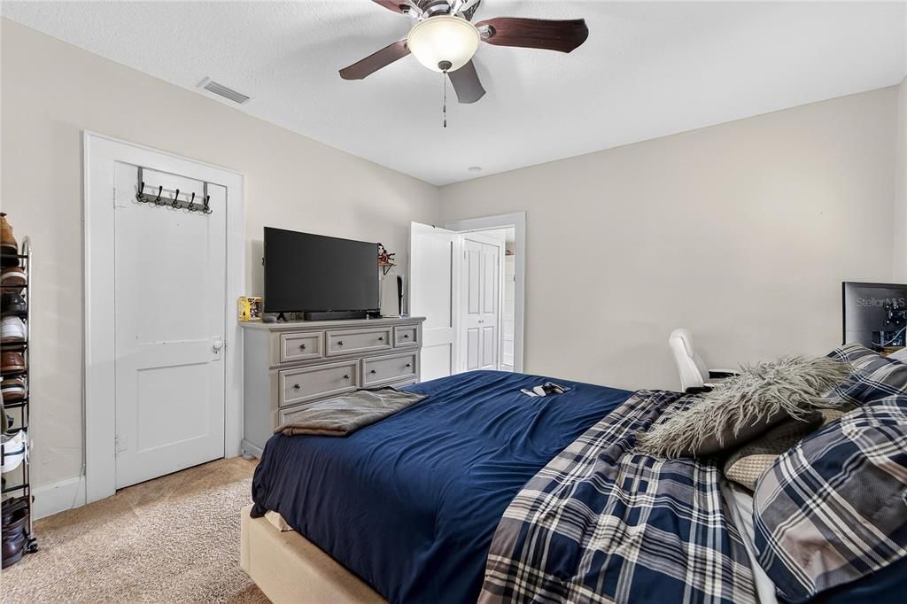 For Sale: $275,000 (3 beds, 1 baths, 1251 Square Feet)