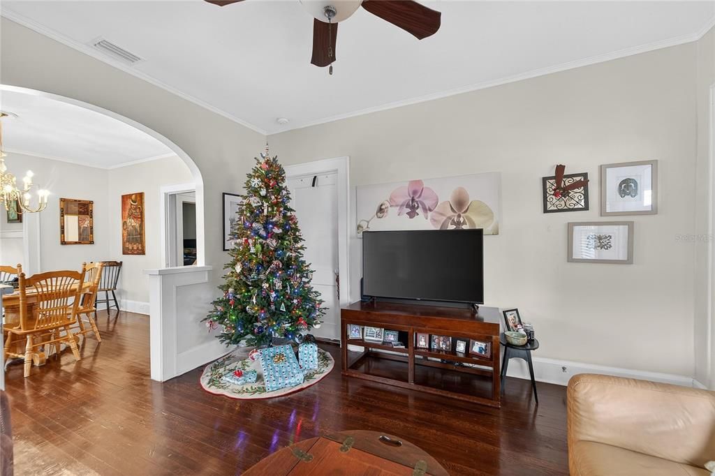 For Sale: $275,000 (3 beds, 1 baths, 1251 Square Feet)