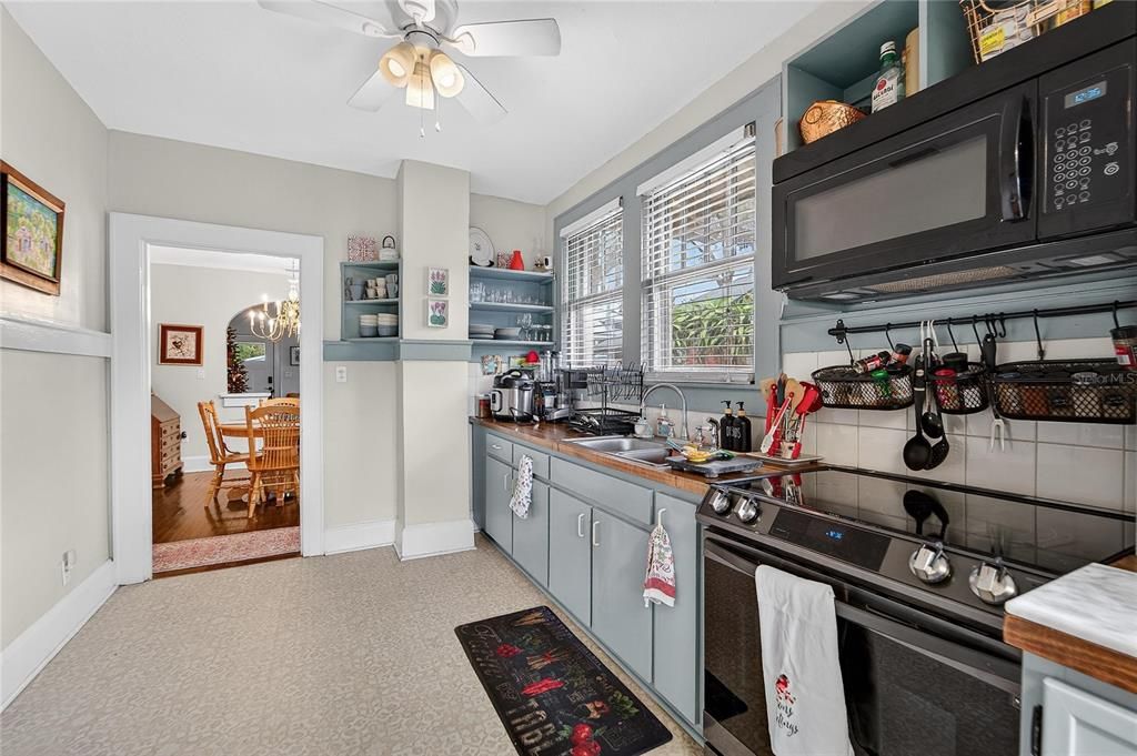 For Sale: $275,000 (3 beds, 1 baths, 1251 Square Feet)