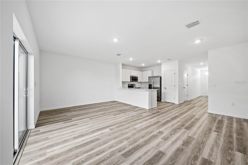 For Rent: $2,300 (3 beds, 2 baths, 1463 Square Feet)