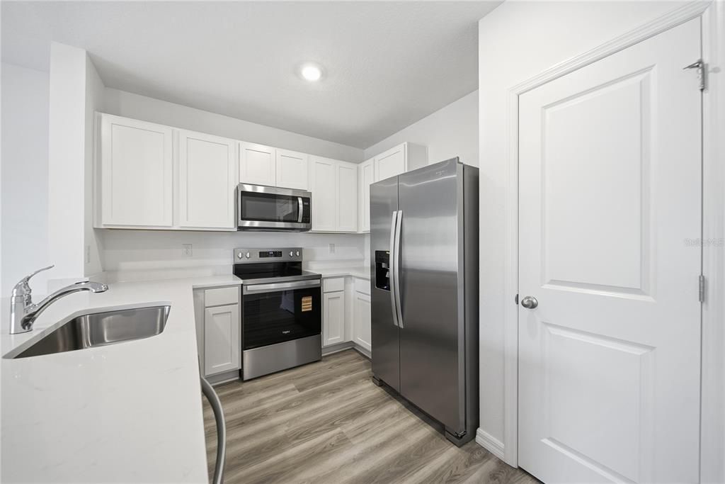 For Rent: $2,300 (3 beds, 2 baths, 1463 Square Feet)