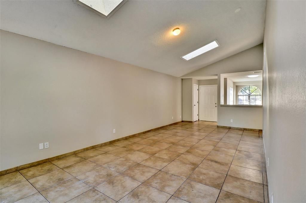 В аренду: $1,745 (2 спален, 2 ванн, 1017 Квадратных фут)