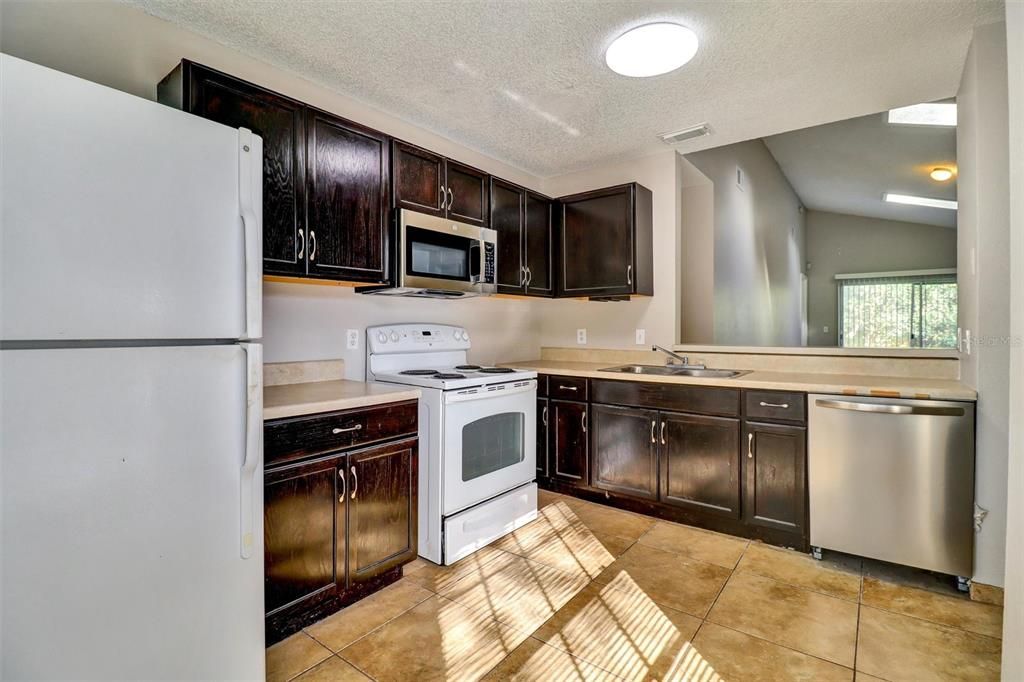 В аренду: $1,745 (2 спален, 2 ванн, 1017 Квадратных фут)