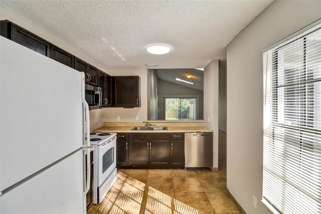 В аренду: $1,745 (2 спален, 2 ванн, 1017 Квадратных фут)