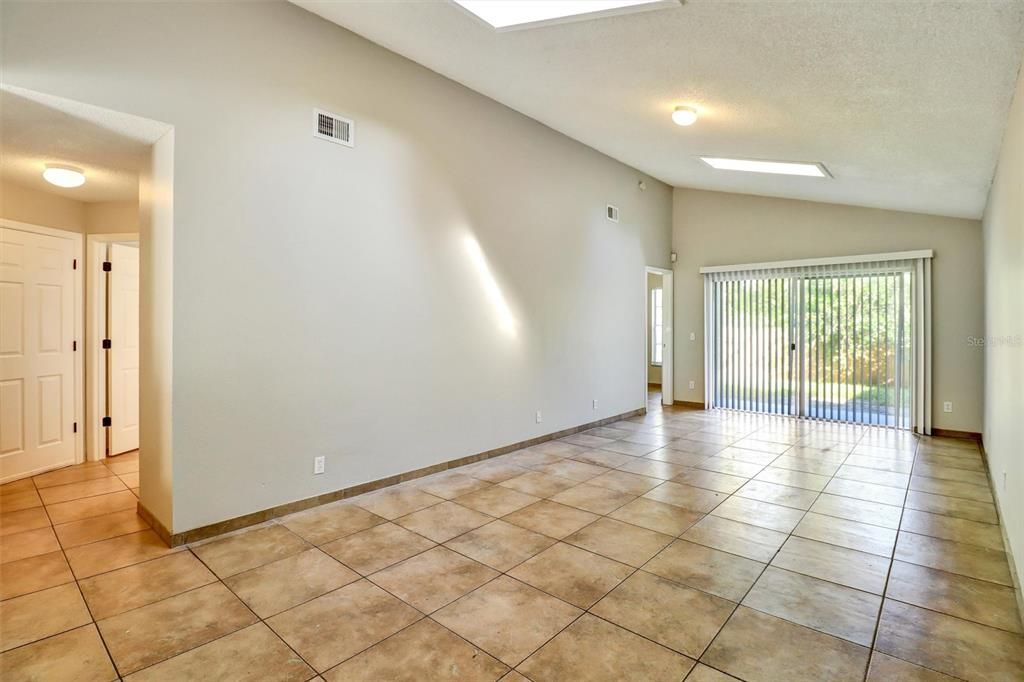 В аренду: $1,745 (2 спален, 2 ванн, 1017 Квадратных фут)