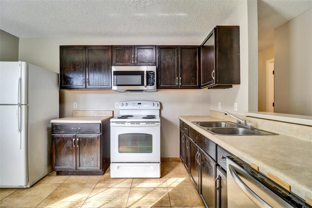 В аренду: $1,745 (2 спален, 2 ванн, 1017 Квадратных фут)