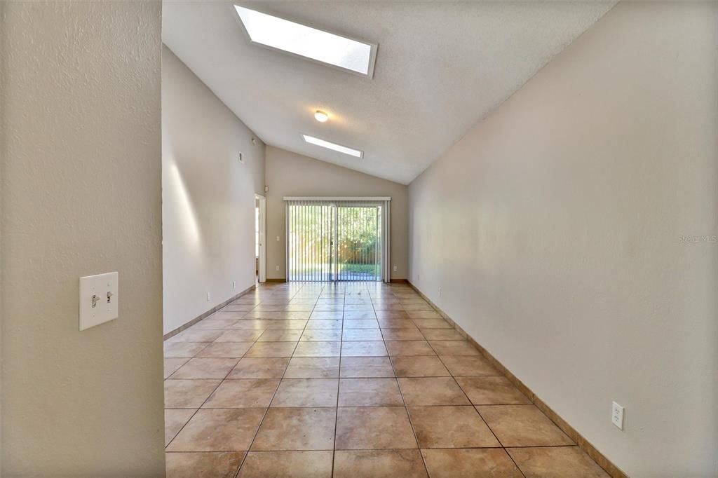 В аренду: $1,745 (2 спален, 2 ванн, 1017 Квадратных фут)