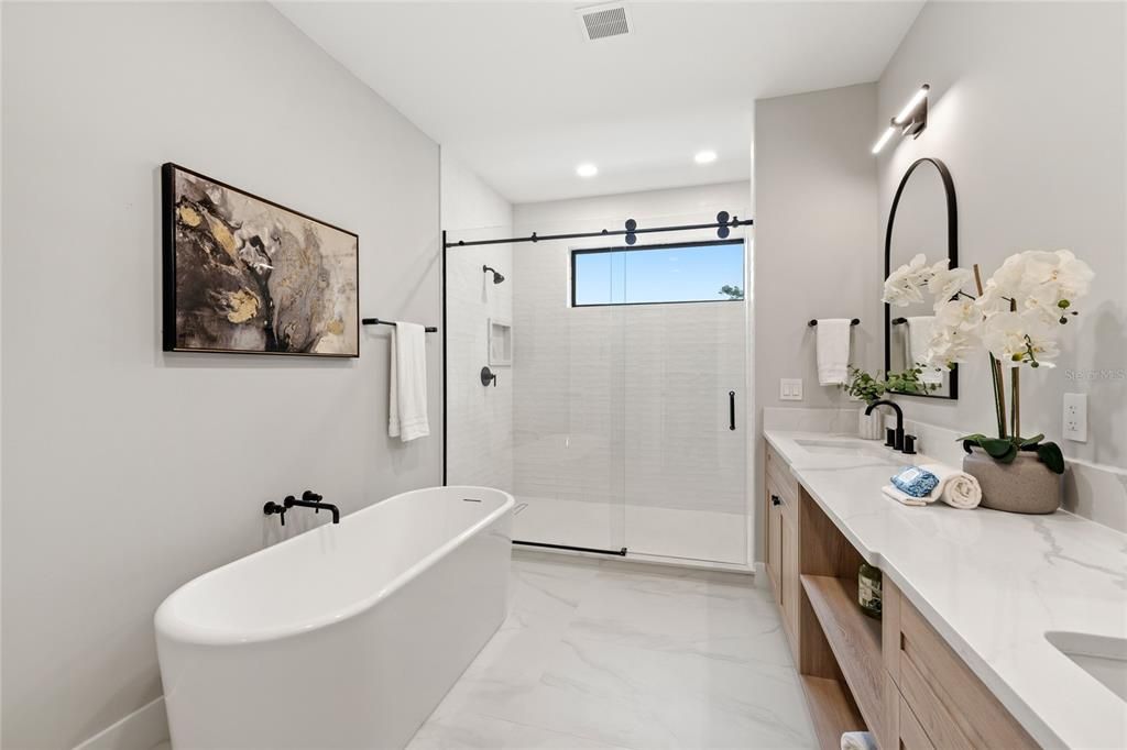 En Venta: $1,499,000 (5 camas, 3 baños, 3470 Pies cuadrados)