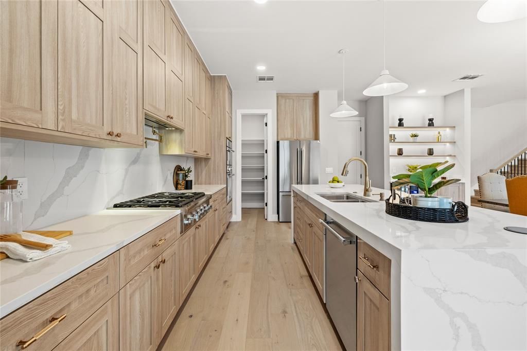 En Venta: $1,499,000 (5 camas, 3 baños, 3470 Pies cuadrados)