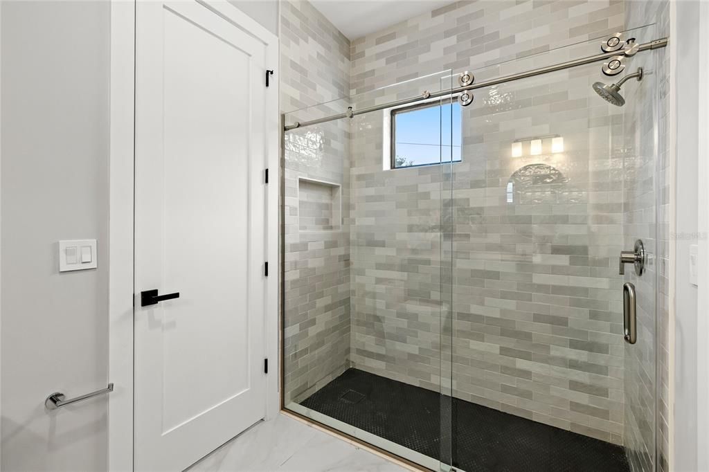 En Venta: $1,499,000 (5 camas, 3 baños, 3470 Pies cuadrados)