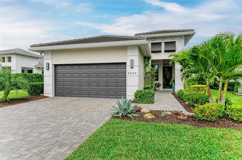 For Sale: $575,000 (2 beds, 2 baths, 1852 Square Feet)