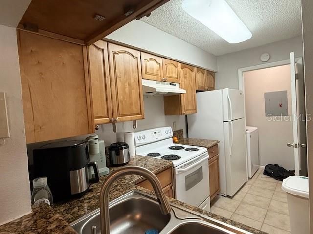 На продажу: $165,000 (2 спален, 2 ванн, 962 Квадратных фут)