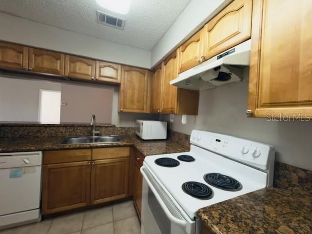 待售: $165,000 (2 贝兹, 2 浴室, 962 平方英尺)