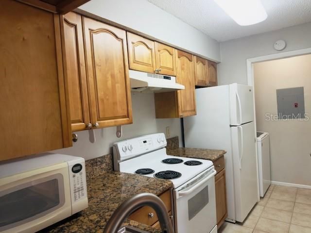 待售: $165,000 (2 贝兹, 2 浴室, 962 平方英尺)