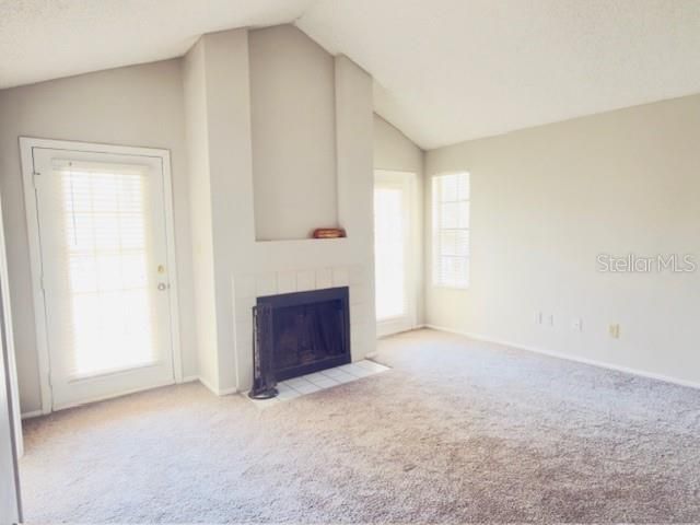 待售: $165,000 (2 贝兹, 2 浴室, 962 平方英尺)