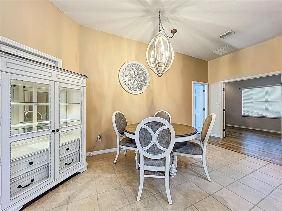 待售: $334,900 (2 贝兹, 2 浴室, 1868 平方英尺)