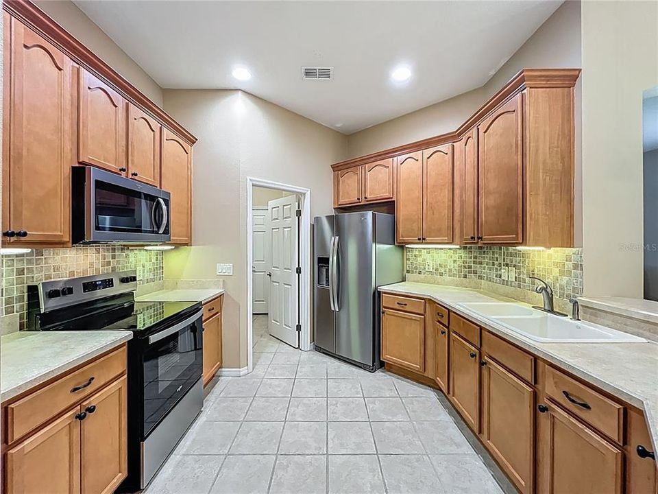 待售: $334,900 (2 贝兹, 2 浴室, 1868 平方英尺)