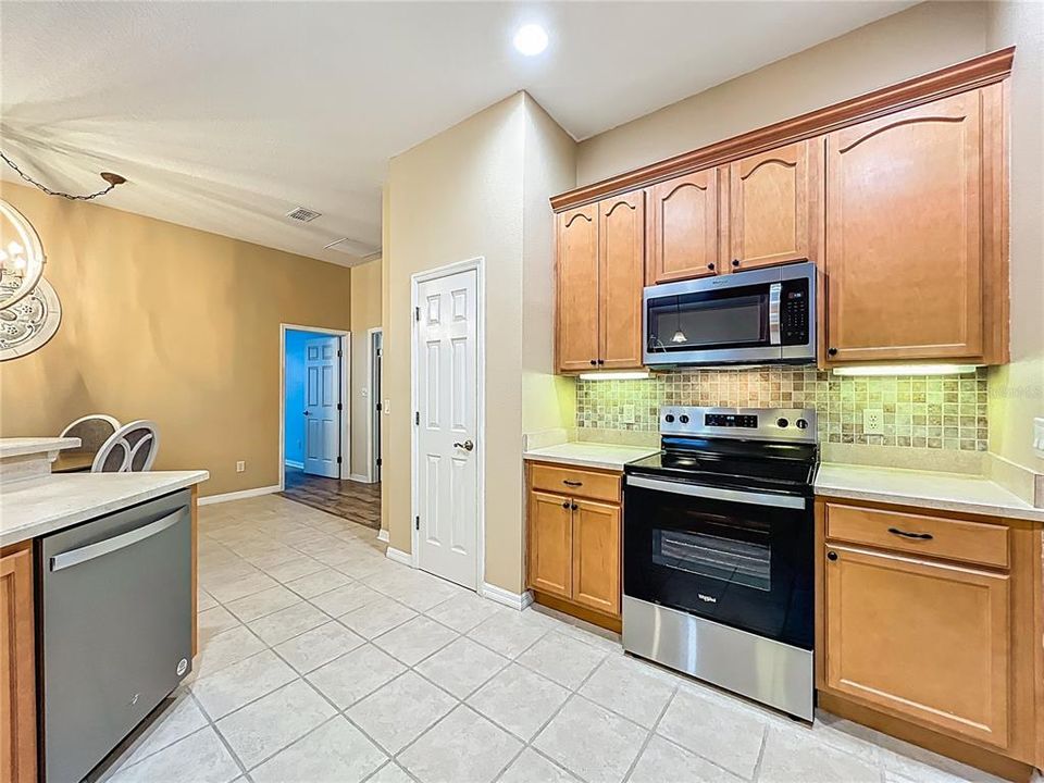 待售: $334,900 (2 贝兹, 2 浴室, 1868 平方英尺)