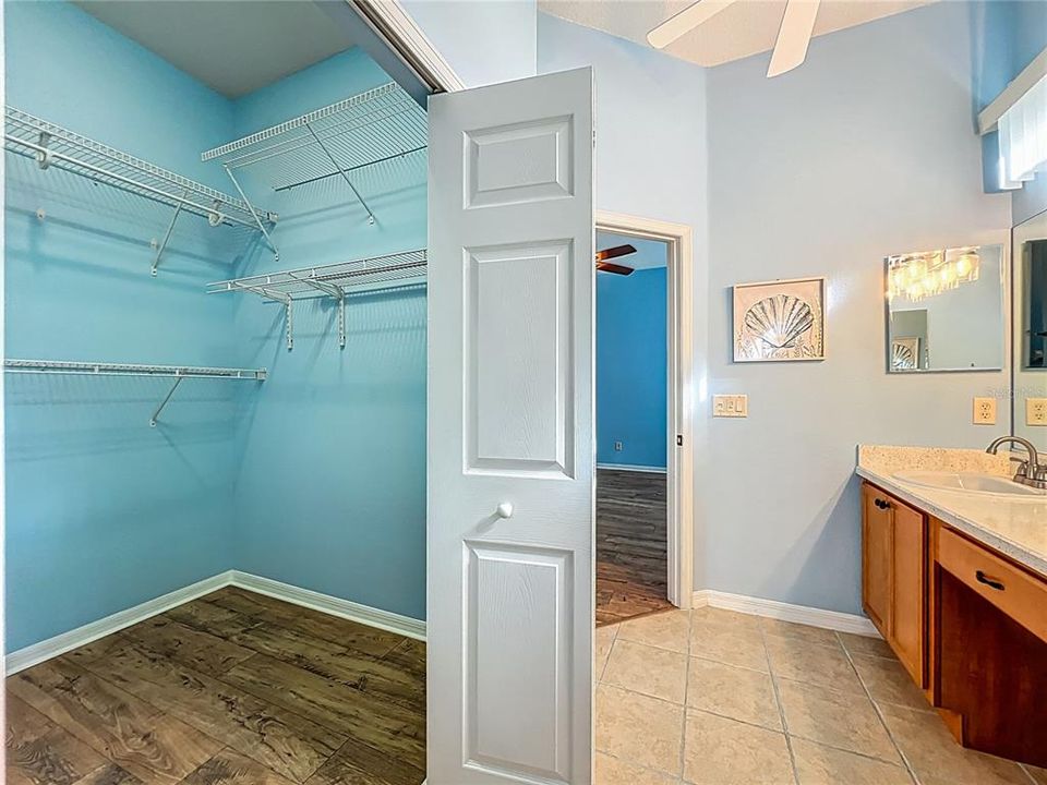 待售: $334,900 (2 贝兹, 2 浴室, 1868 平方英尺)