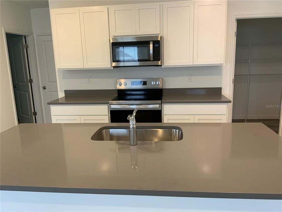 出租: $2,750 (5 贝兹, 3 浴室, 2453 平方英尺)