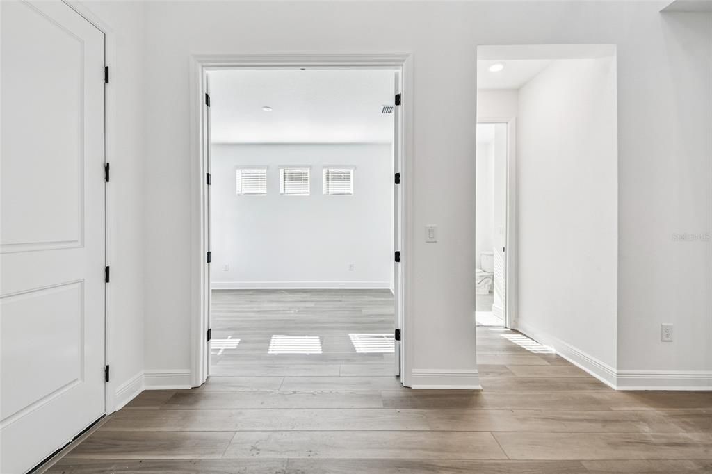 En Venta: $1,021,999 (4 camas, 3 baños, 3774 Pies cuadrados)