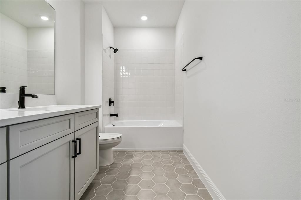 En Venta: $1,021,999 (4 camas, 3 baños, 3774 Pies cuadrados)