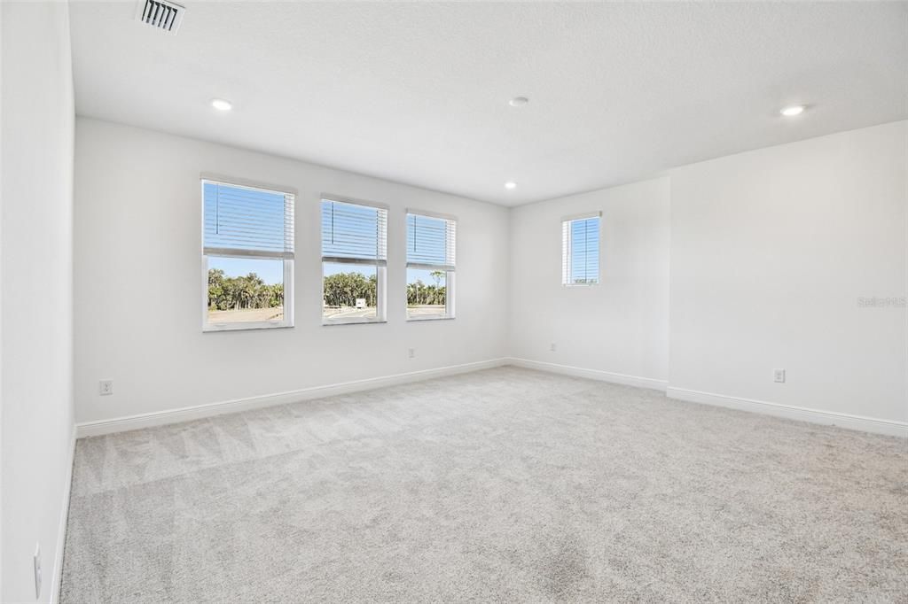 En Venta: $1,021,999 (4 camas, 3 baños, 3774 Pies cuadrados)