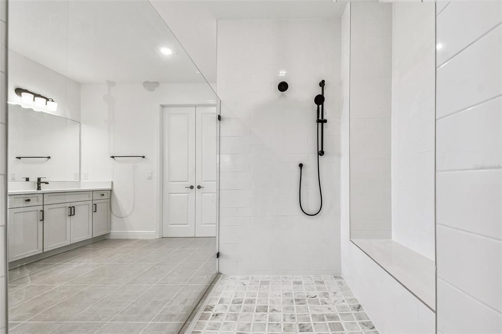 En Venta: $1,021,999 (4 camas, 3 baños, 3774 Pies cuadrados)