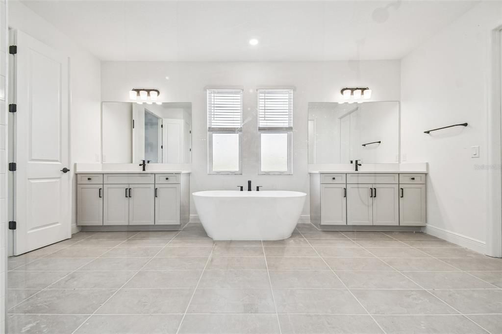 En Venta: $1,021,999 (4 camas, 3 baños, 3774 Pies cuadrados)