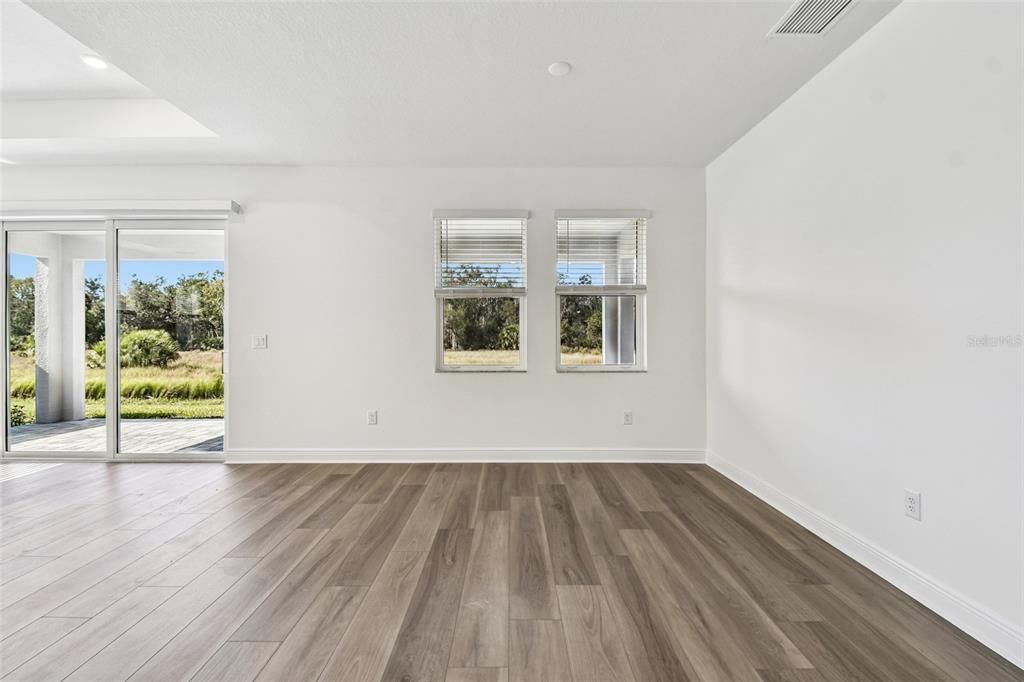 En Venta: $1,021,999 (4 camas, 3 baños, 3774 Pies cuadrados)