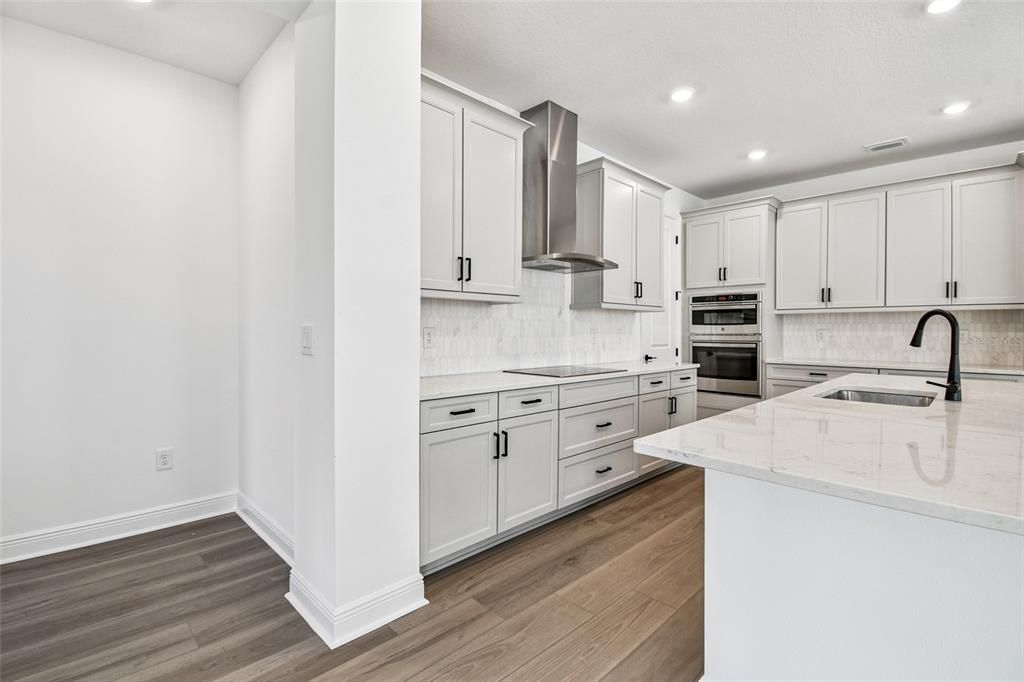 En Venta: $1,021,999 (4 camas, 3 baños, 3774 Pies cuadrados)