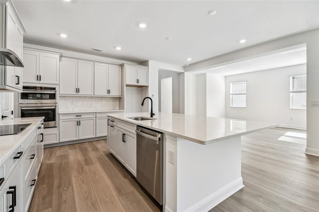 En Venta: $1,021,999 (4 camas, 3 baños, 3774 Pies cuadrados)