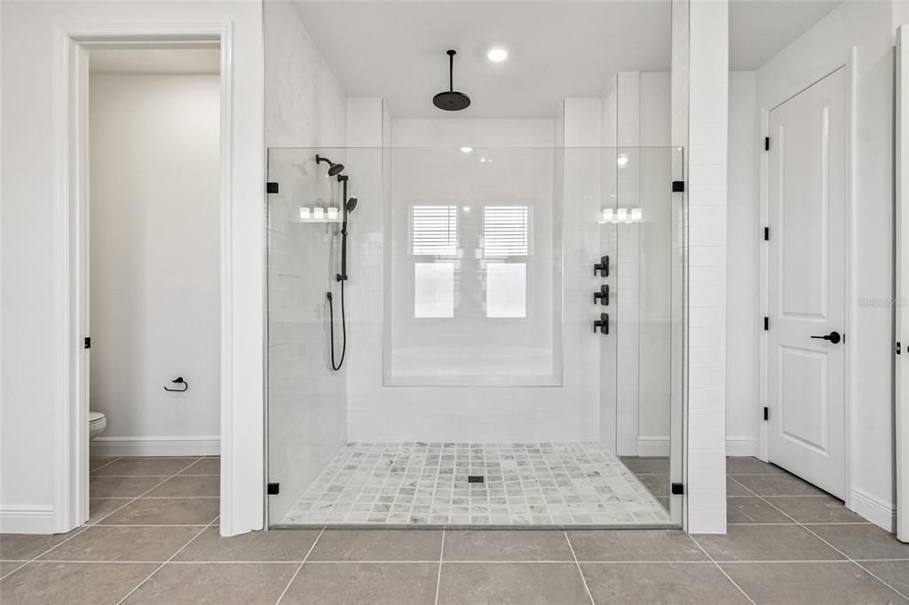 En Venta: $1,021,999 (4 camas, 3 baños, 3774 Pies cuadrados)