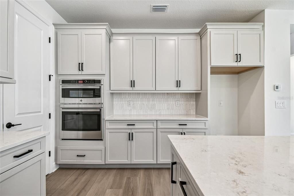 En Venta: $1,021,999 (4 camas, 3 baños, 3774 Pies cuadrados)