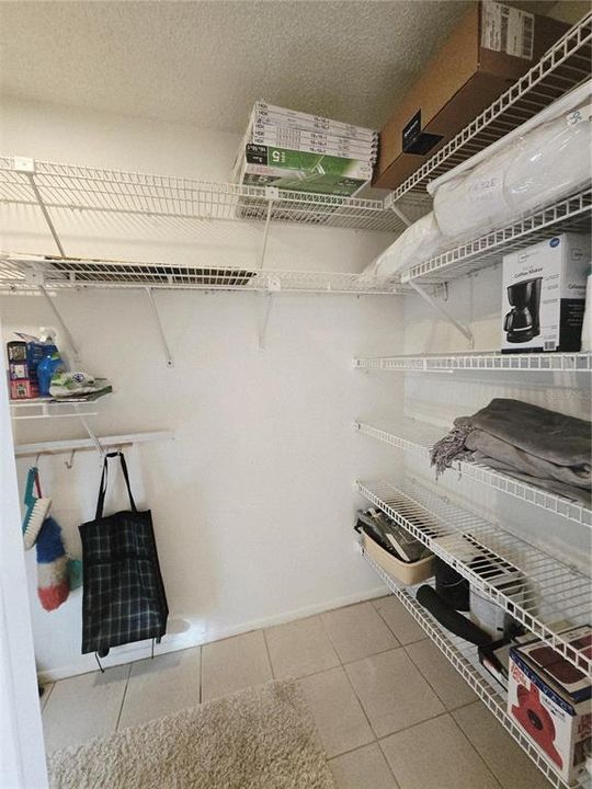 For Rent: $1,375 (2 beds, 1 baths, 825 Square Feet)