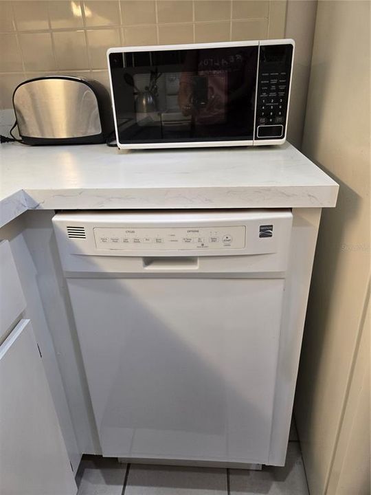 For Rent: $1,375 (2 beds, 1 baths, 825 Square Feet)