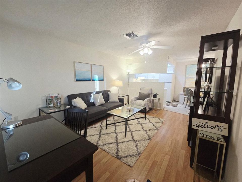 For Rent: $1,375 (2 beds, 1 baths, 825 Square Feet)