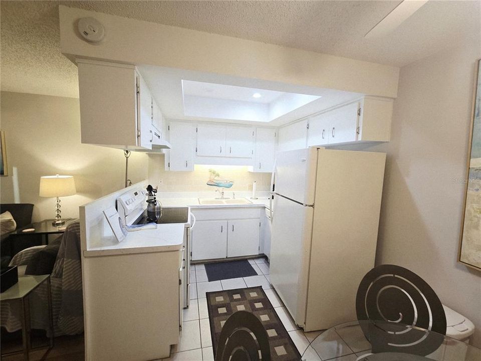 For Rent: $1,375 (2 beds, 1 baths, 825 Square Feet)